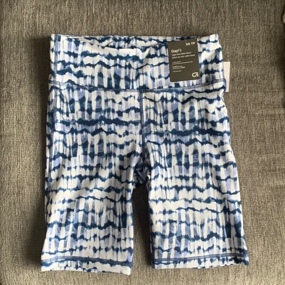 Gap Fit Biker Shorts - Picture 1 of 4